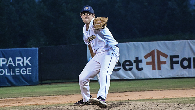 Dock Spiders Score Go-Ahead Run in the Ninth, Beat Woodchucks 3-2
