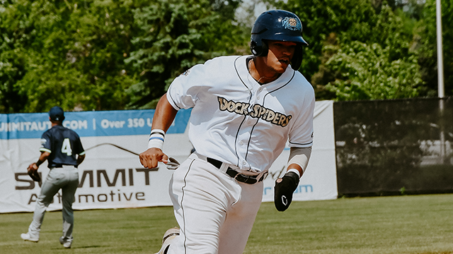 Dock Spiders Score Six in Ninth, Beat Green Bay 15-9