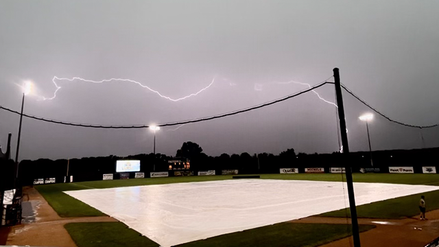 Dock Spiders, Woodchucks Postponed to Sunday