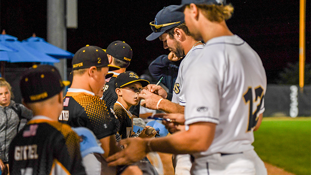 Dock Spiders Welcome Over 30,000 Fans For 4th Time in Franchise History