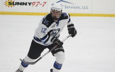 Sabre NCAA men’s hockey finishes weekend at St. Olaf