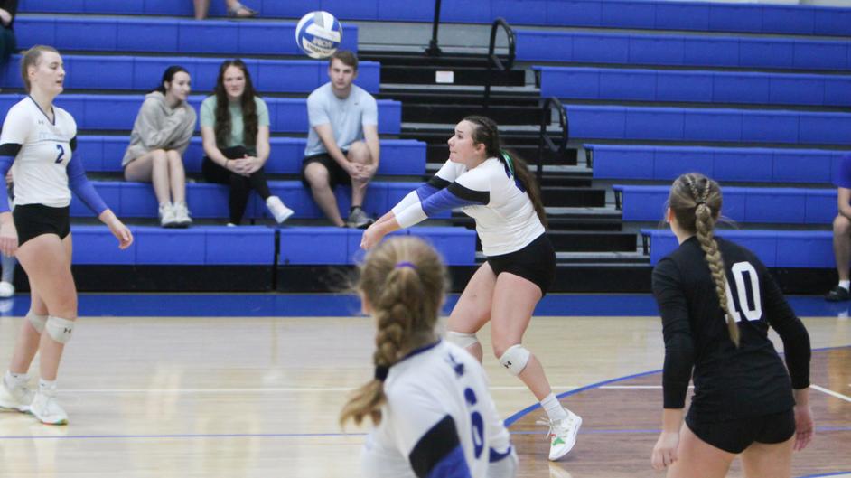 Marian women’s volleyball bounces back with sweep over CUC