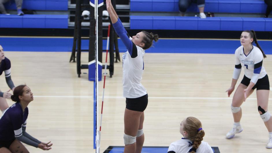 Marian women’s volleyball sweeps Alverno on senior night