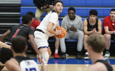 Sabre men’s basketball falls to IIT at home