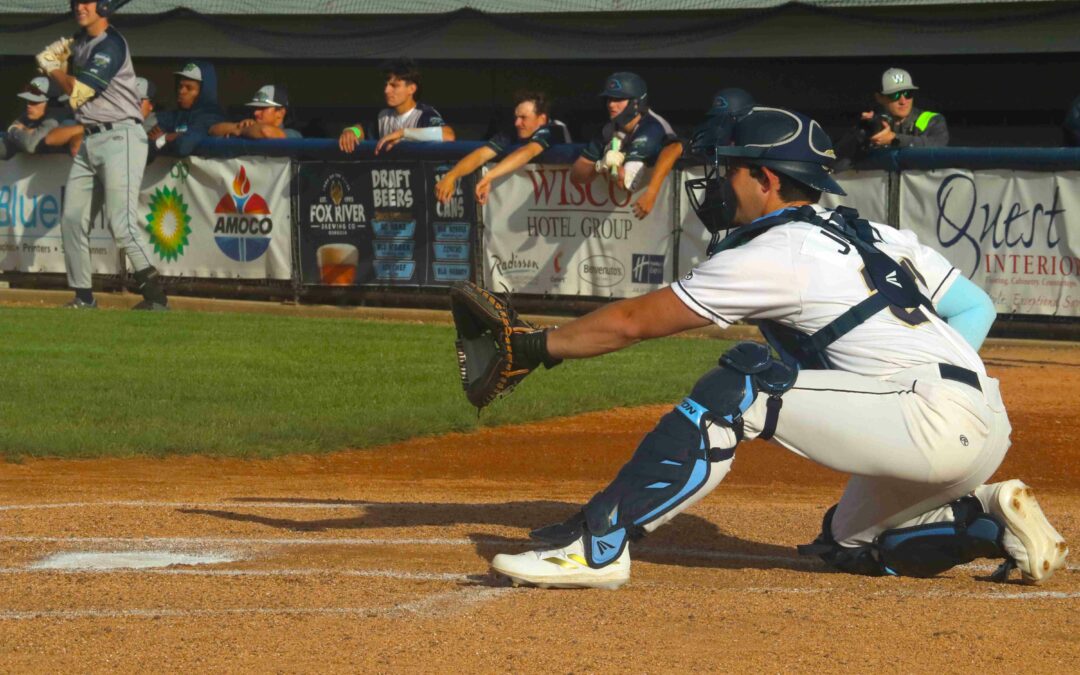 Dock Spiders Hang On in Exciting Finish Over Minnesota, 5-4