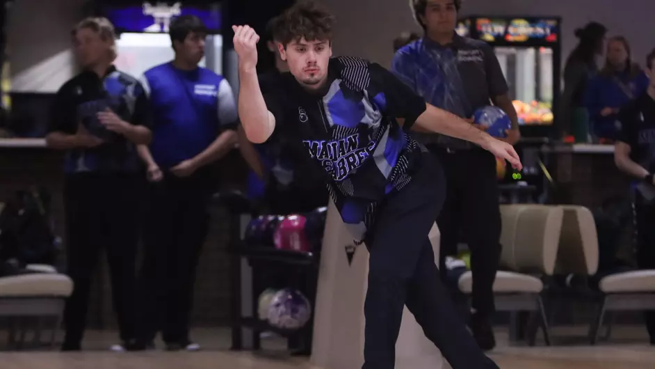Men bowling for their college