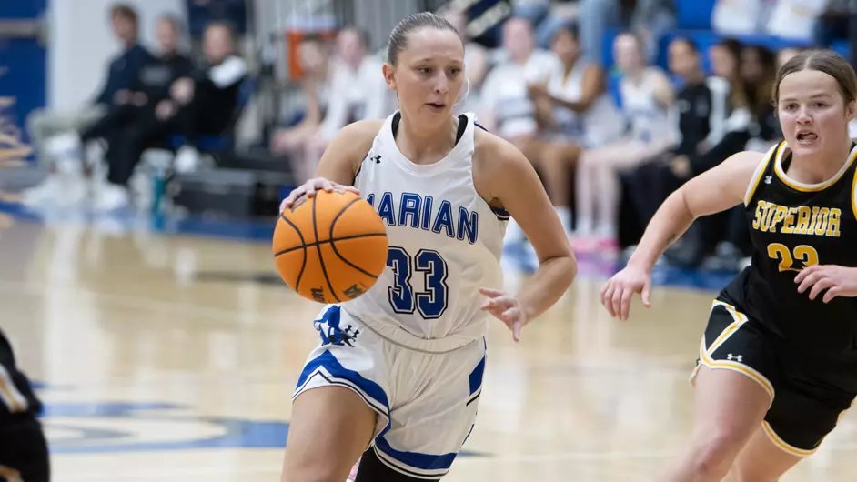 women playing college basketball