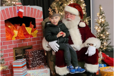 Santa Claus is Coming to the Children’s Museum of Fond du Lac for Snowflake Spectacular!