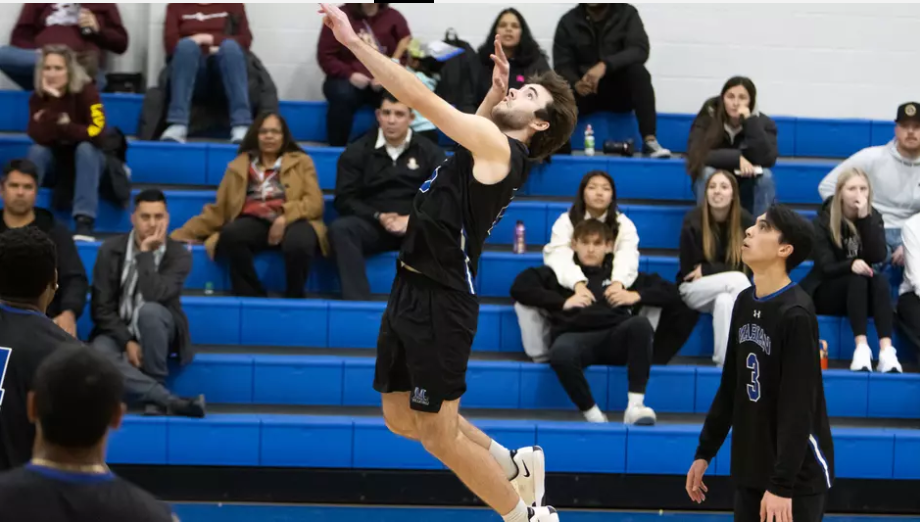 Sabre men’s volleyball falls at WLC in five sets