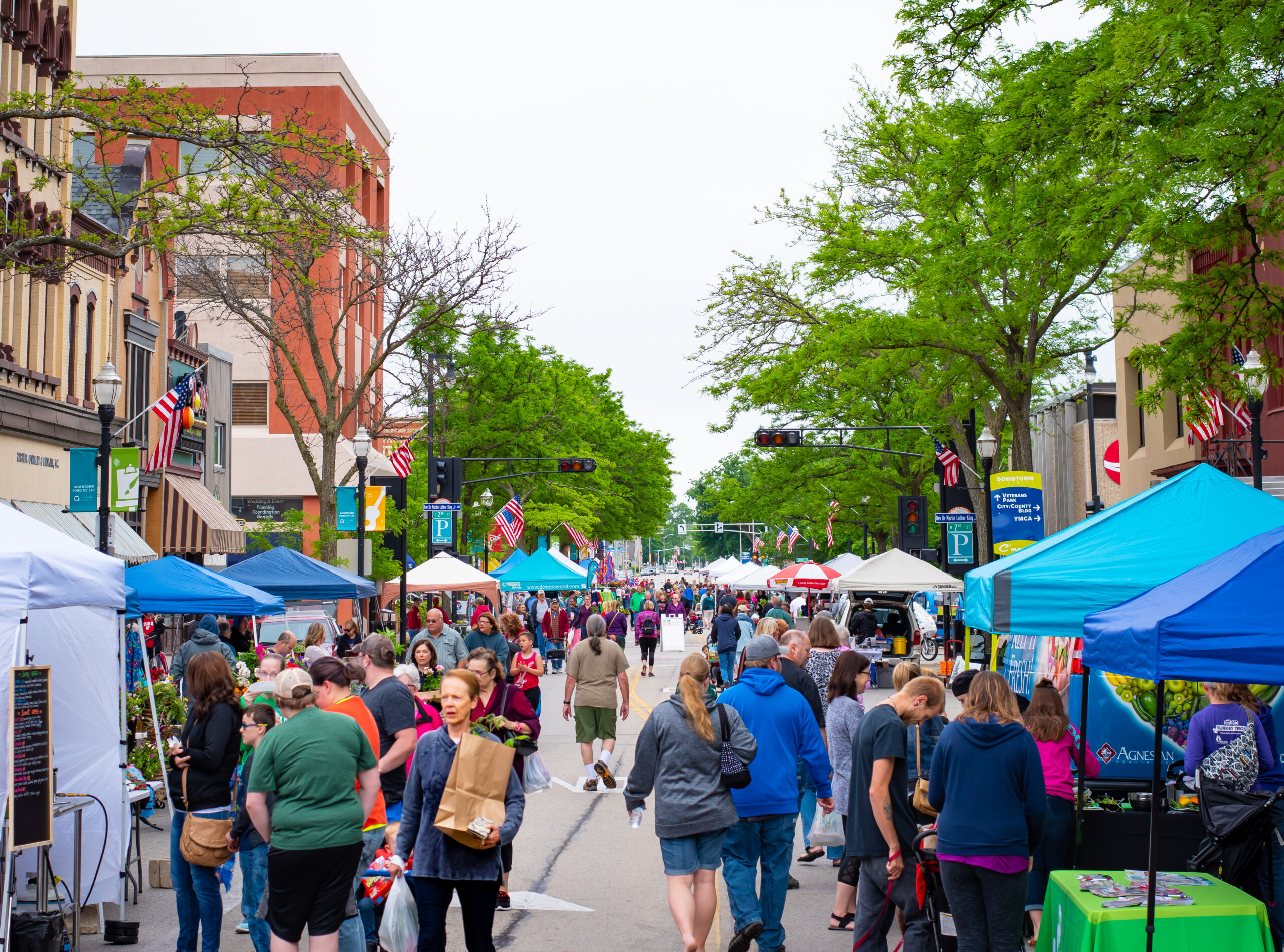 FarmersMarket-Crowd-scaled