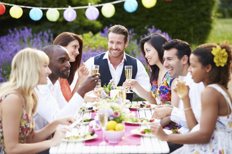 eat-outside-day-fun