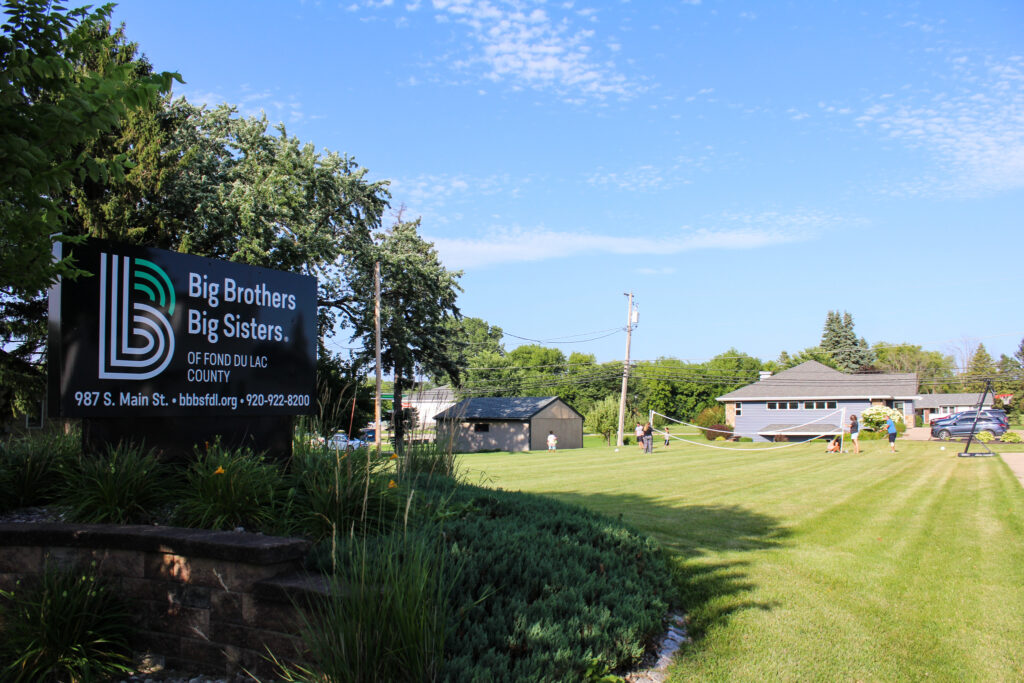 An outside picture of the Big Brothers, Big sisters building