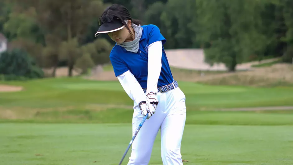 Women golfing for college