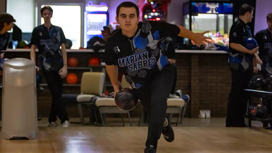A man bowling for his college team
