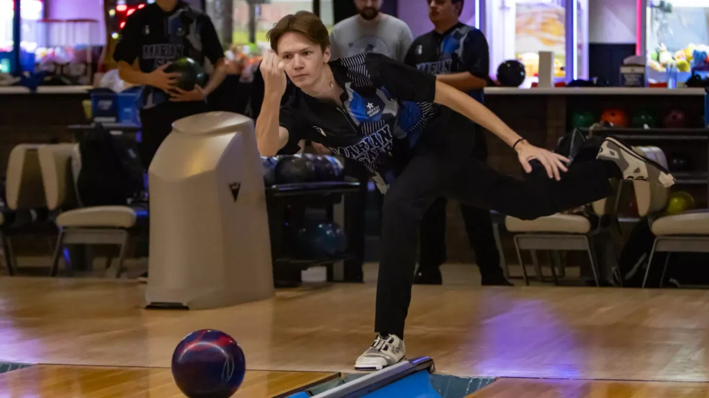 Men bowling for their college team