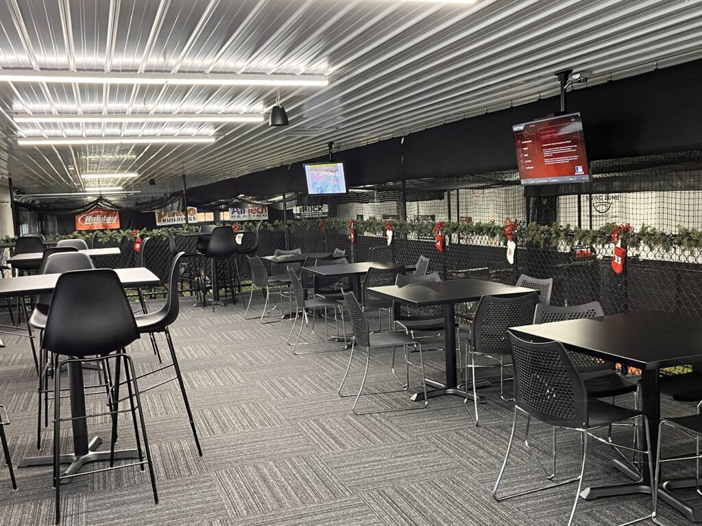 A room with tables and chairs