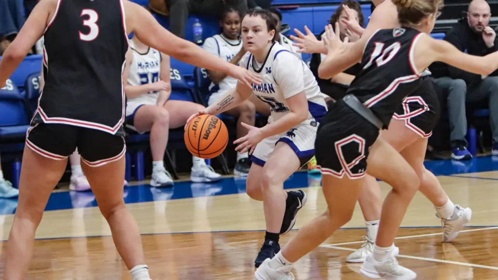 women playing college basketball