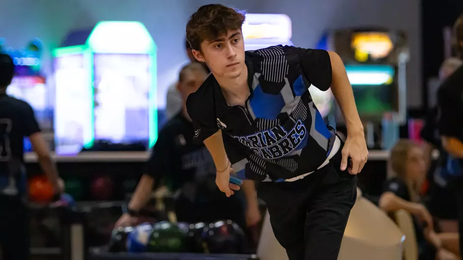 Men bowling for their college