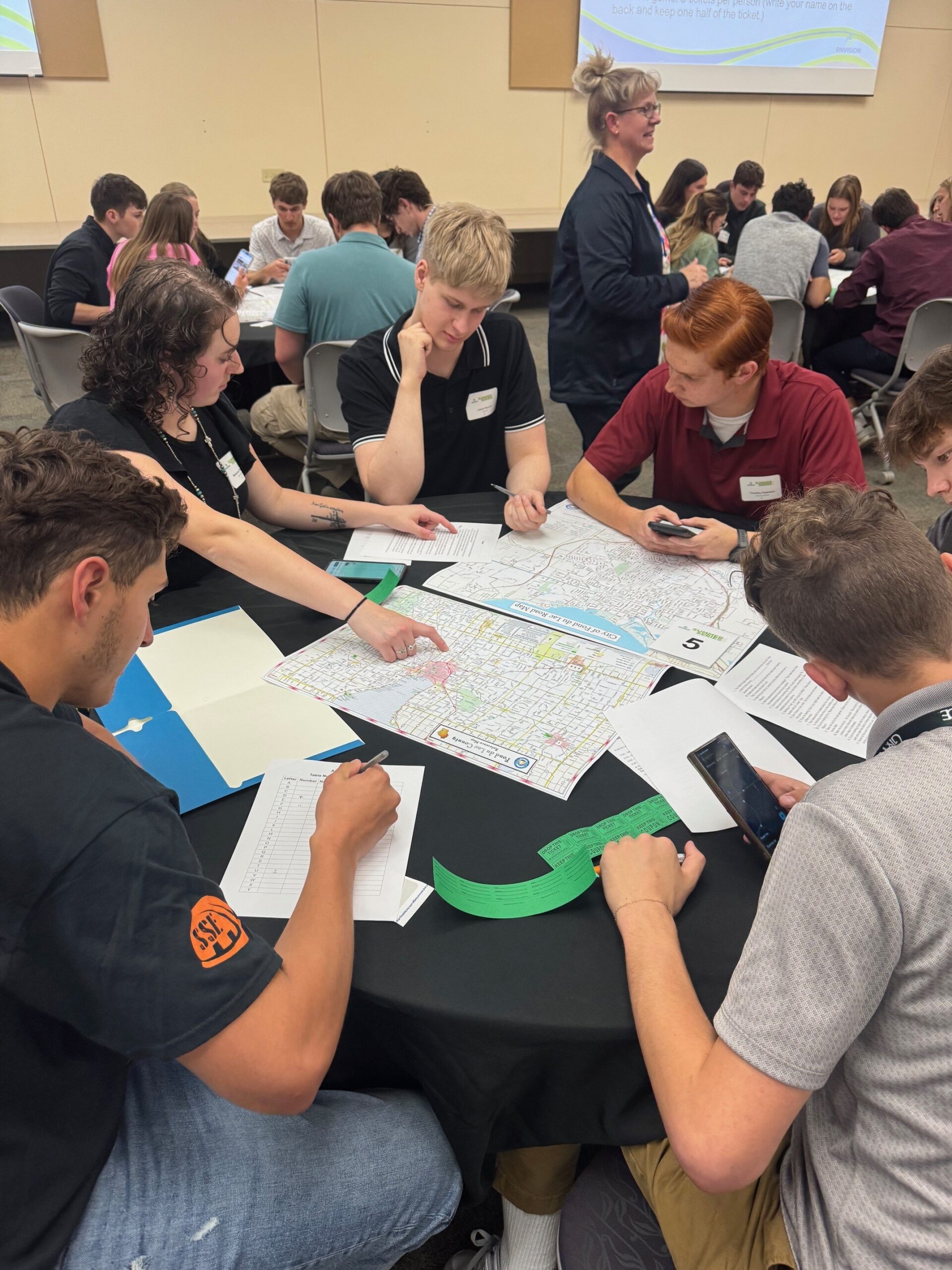 A group of peope sitting at a table