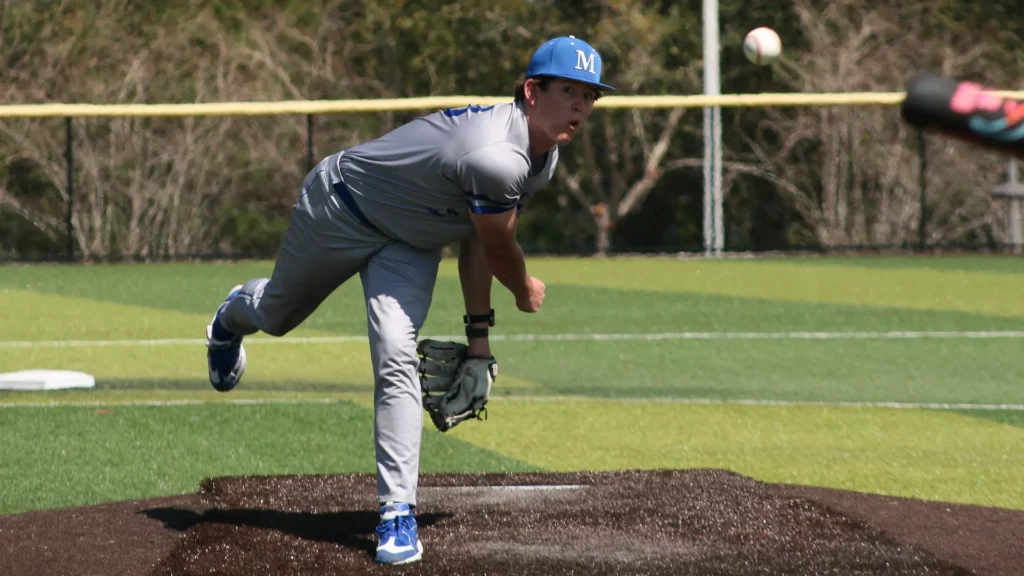 men planying college baseball