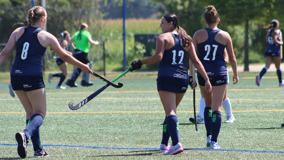 Female lacrosse players