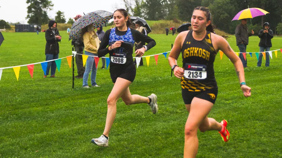 College students competing in cross country